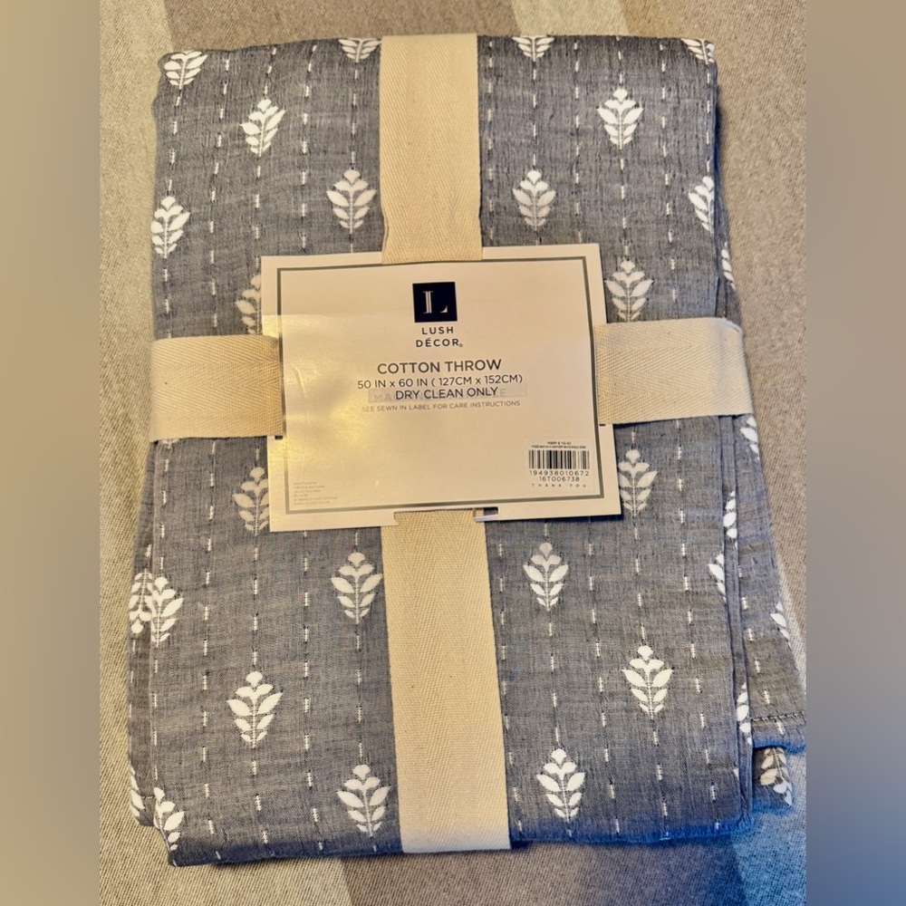 Lush Decor Blue and White Cotton Throw